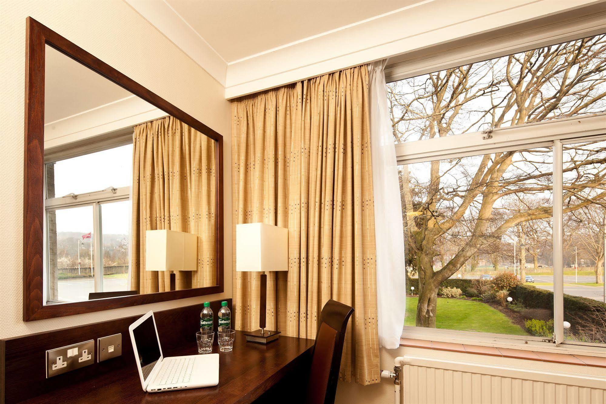 Mercure Bradford, Bankfield Hotel Брадфорд Экстерьер фото